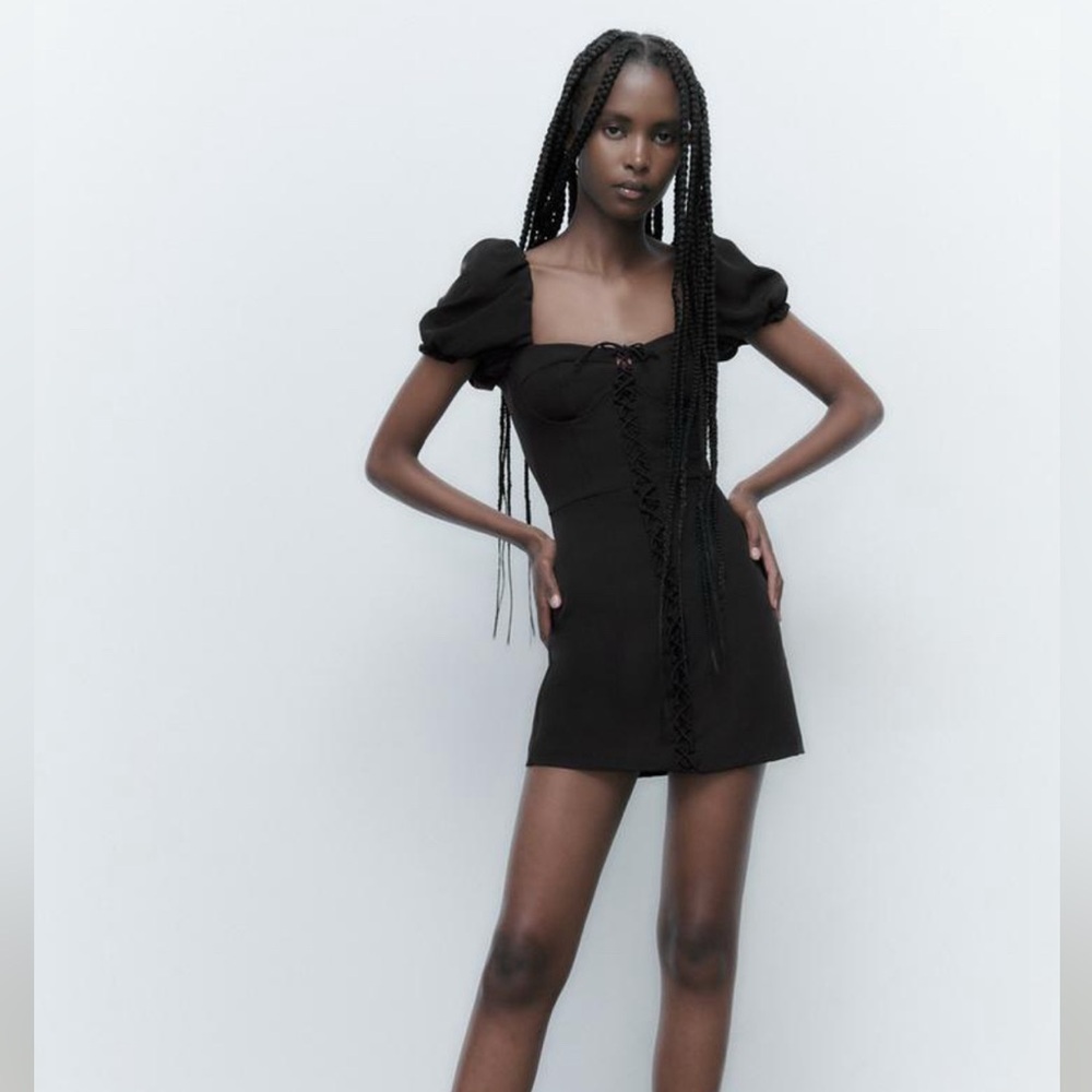 - Zara
- Medium
- Black